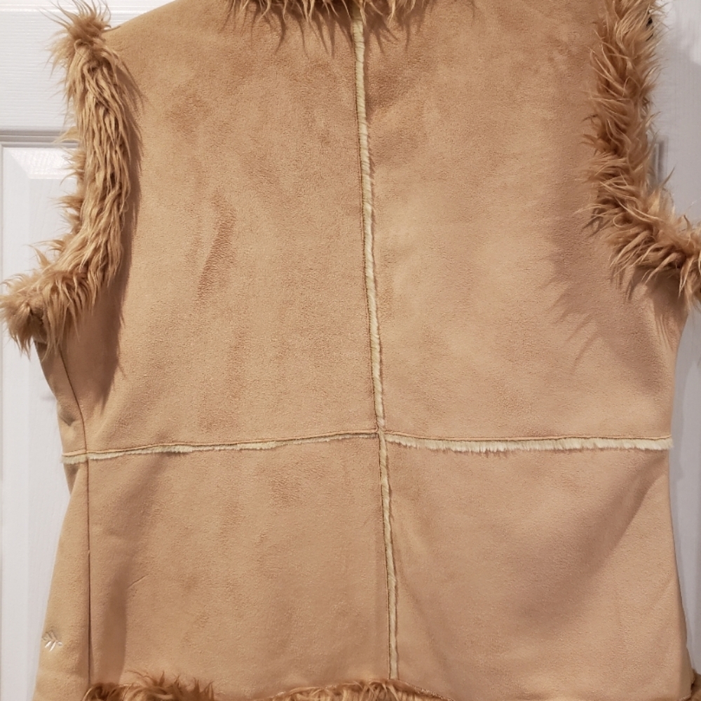 Vest - Picture 2 of 7